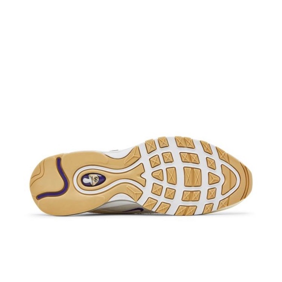 They comes with red laces as well - Picture 2 of 3